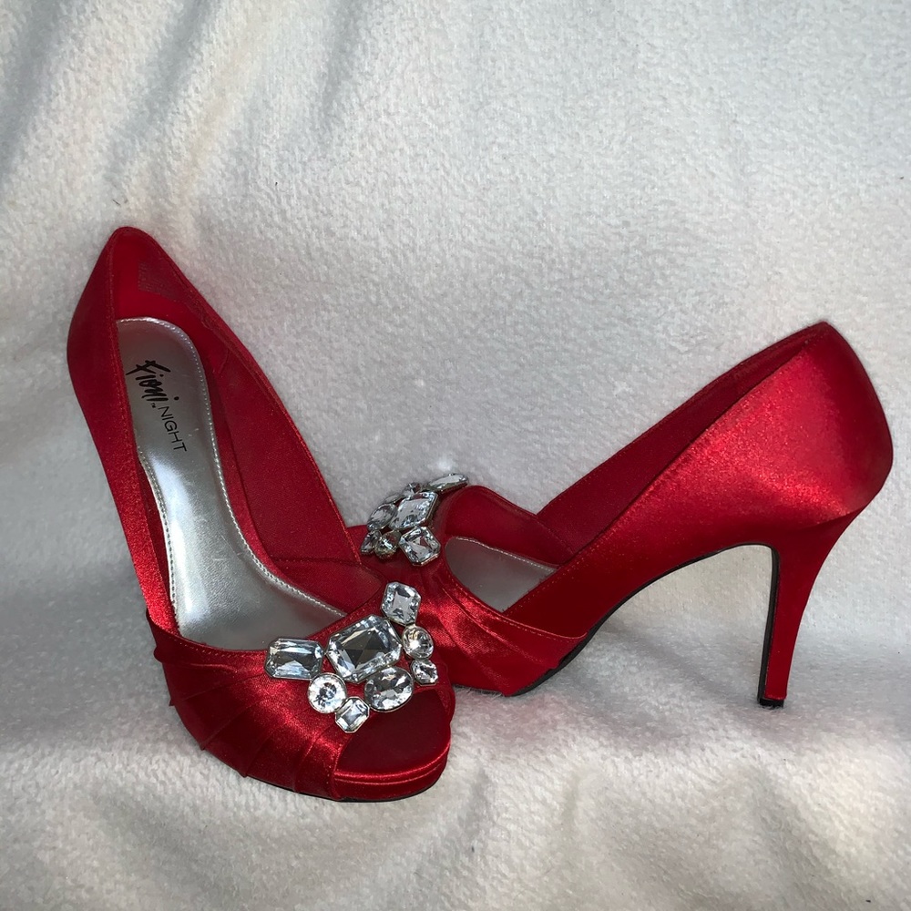 Fioni Night red heels